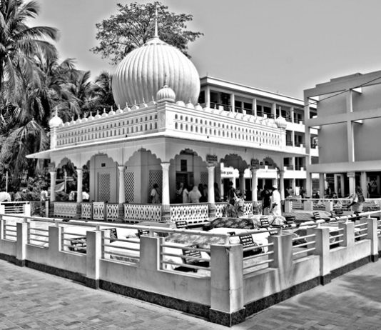 Shah Irani Mazar