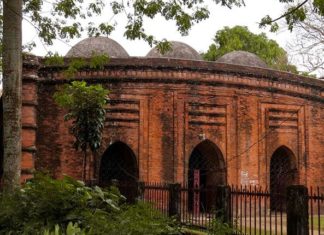 নয় গম্বুজ মসজিদ | রংপুর