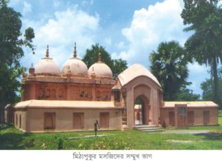 তিন কাতারের মসজিদ